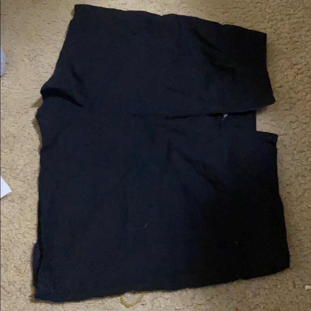 Shorts with buttons on the side - Picture 2 of 2